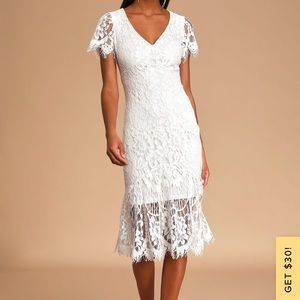Wedding dress perfect for courthouse wedding.